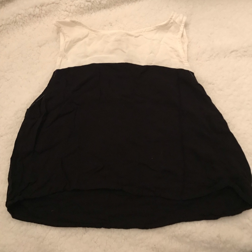 Simple white/black crop top